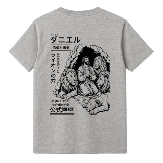 Camiseta Streetwear Masculina Japonês Estampada Algodão Penteado Premium Daniel na Cova dos Leões Cinza Costas Camiseta Streetwear Masculina Japonês Estampada Algodão Penteado Premium Daniel na Cova dos Leões Cinza Costas