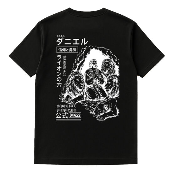 Camiseta Streetwear Masculina Japonês Estampada Algodão Penteado Premium Daniel na Cova dos Leões Preta Costas Camiseta Streetwear Masculina Japonês Estampada Algodão Penteado Premium Daniel na Cova dos Leões Preta Costas